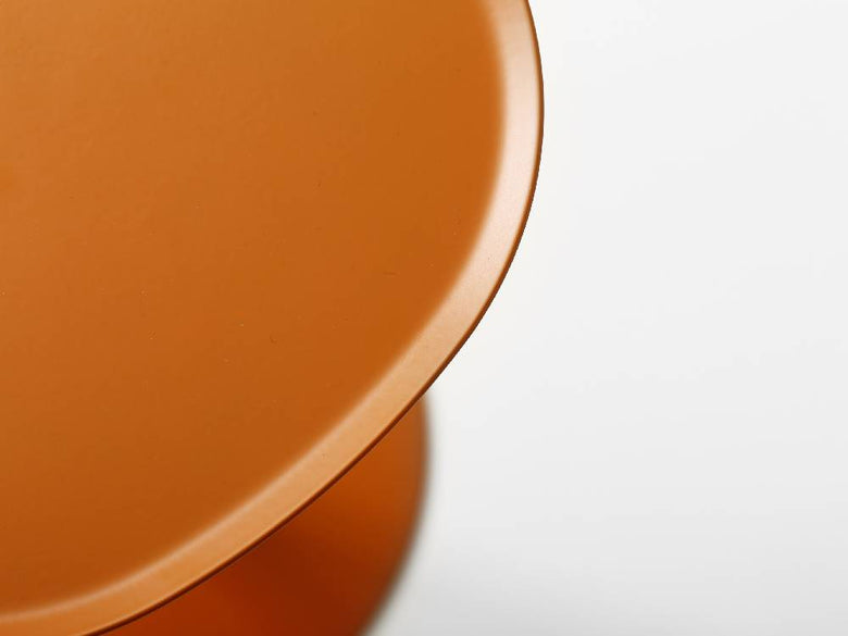 ideacoのスチール製サイドテーブル23、サンドホワイトカラー