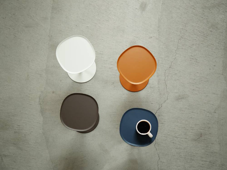 イデアコのスチールファニュチャー サイドテーブル23、サンドホワイト色、高さ35cm