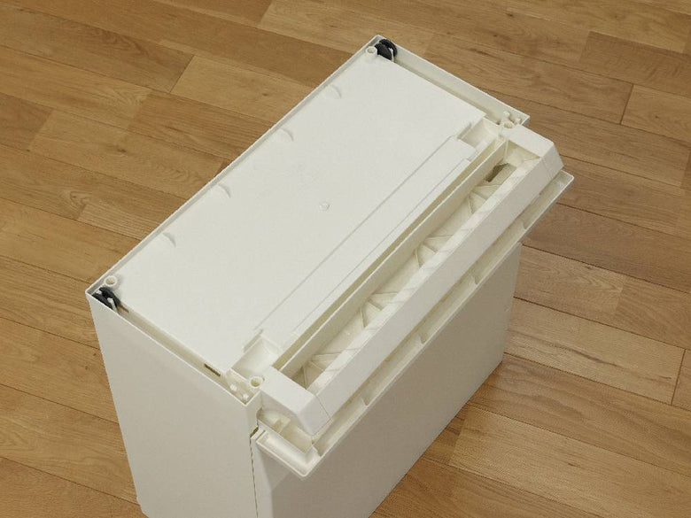 SOLOWの2段45Lペダルストッカーを木製床に設置