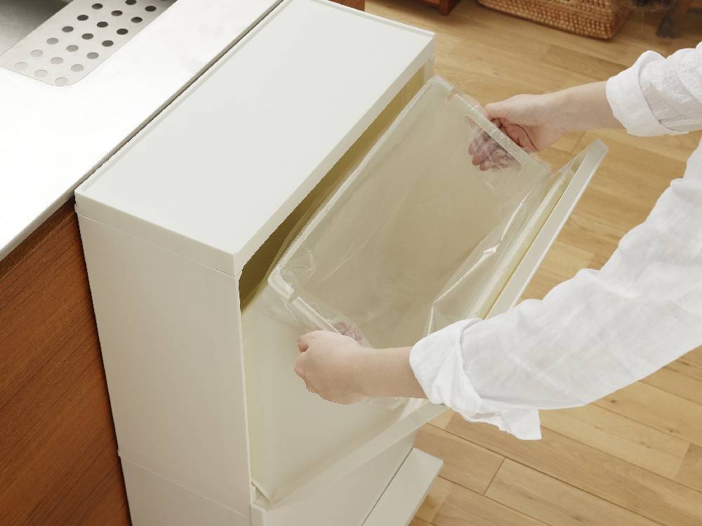 SOLOWの2段ペダル分別ストッカー、木目仕上げ