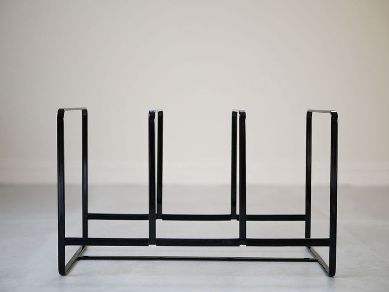 天然木と灰色の鉄製フレームを使用したタワーディッシュラック