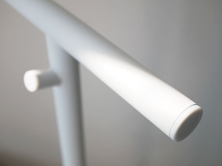 smartブランドのスチール製ランドセルスタンド。高さ100cm、幅28cmで耐荷重10kgのフックが付いており、簡単に組み立て可能です。