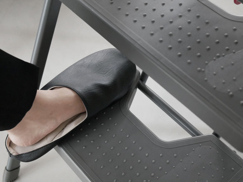 銀色のCB JAPAN フォールディングステップ