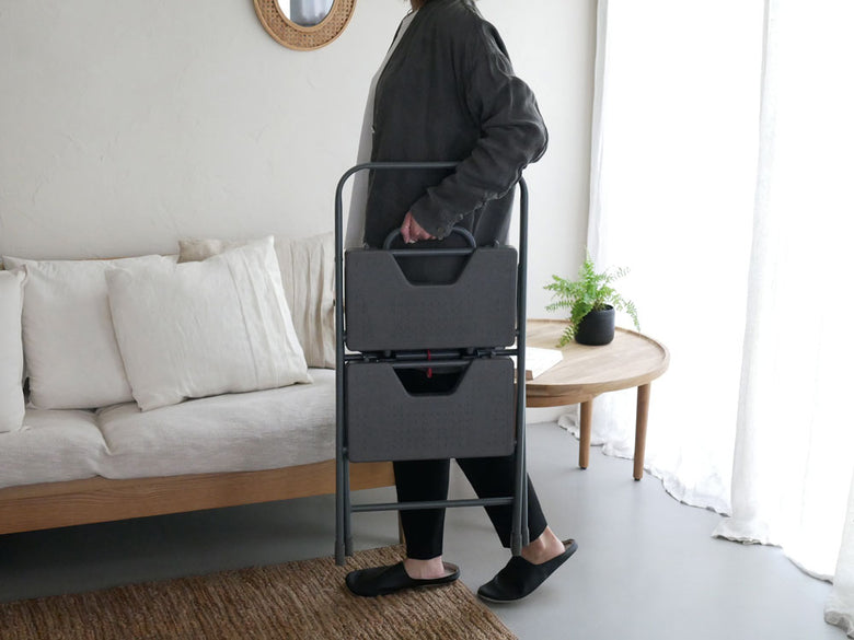 シービージャパンのグレー色フォールディングステップ