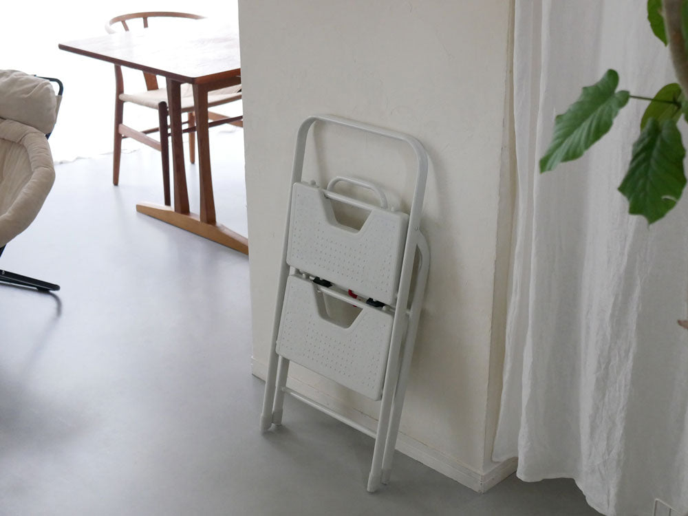 CB JAPANのフォールディングステップと植物