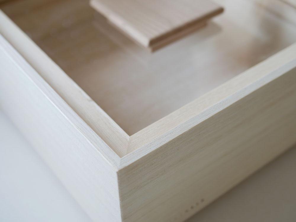 増田桐箱店の蜜蝋仕上げ木製米びつ