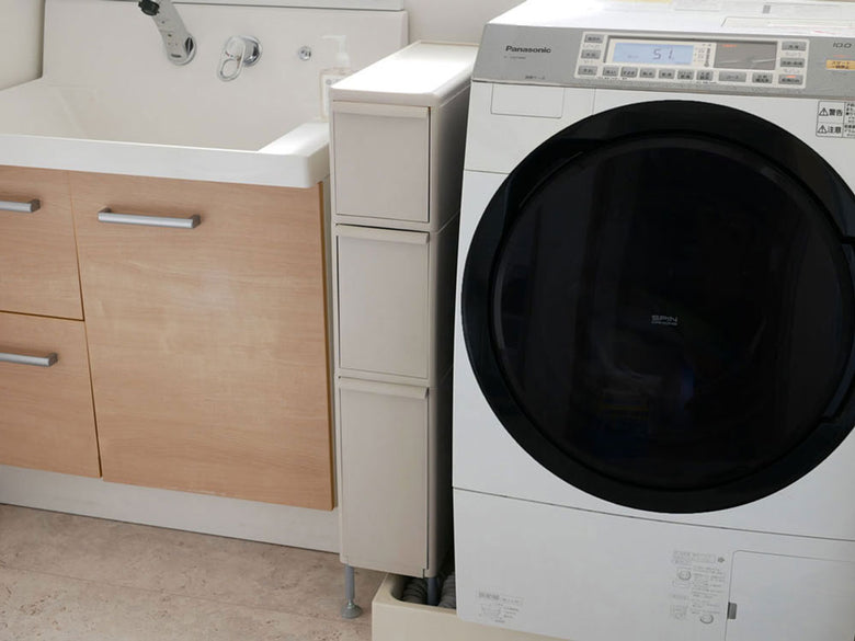 洗濯機と衣類乾燥機が置かれた洗濯室