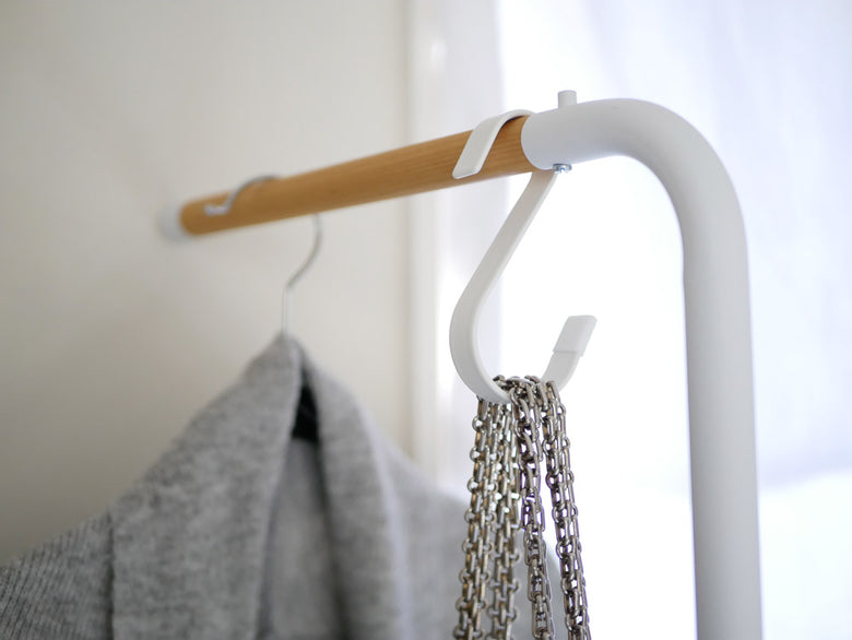 スチールと木製のスリムコートハンガー