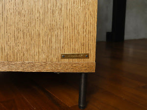 オーク無垢材とクロスガラスのスライドローボード