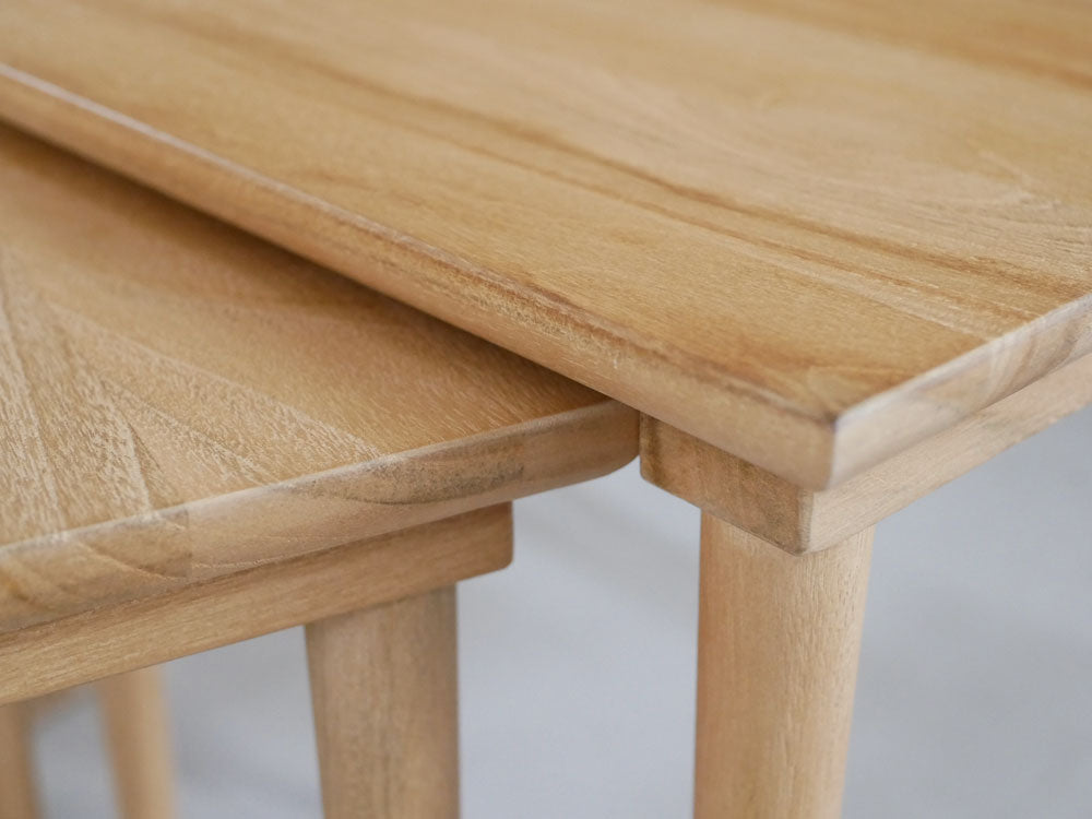 Comore Sunのチークネストテーブル