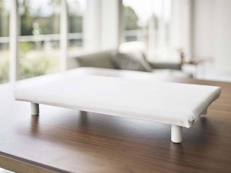 【tower/タワー】卓上脚付き 平型アイロン台