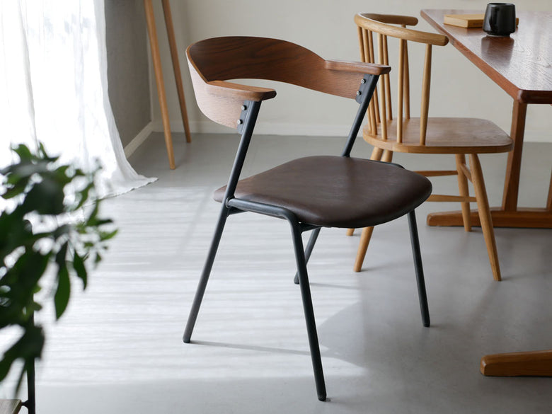 【adepeche/アデペシュ】ダニス ショートアームチェア PU 【受注生産品・メーカー直送・代引き不可商品】