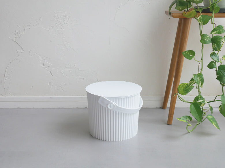 【八幡化成】スツールにもなる蓋付収納 オムニウッティ ニュートラル