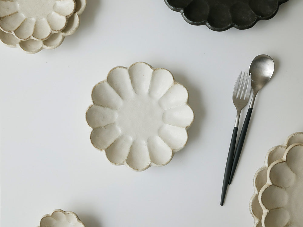 【TOJIKITONYA/トウジキトンヤ】ぽってりとした花皿 リンカ