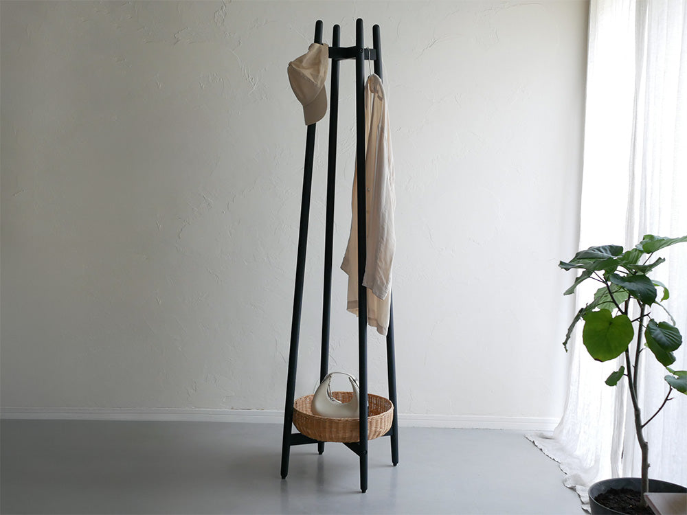 【NOWHERE LIKE HOME】ラタンバスケット付きコートハンガー
