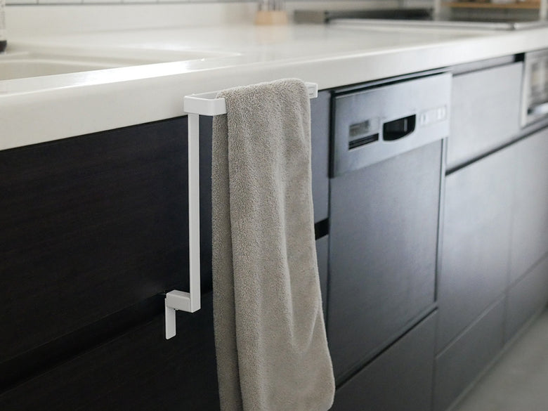 【tower/タワー】もう巻き込まれない キッチンシンク下収納扉タオルハンガー