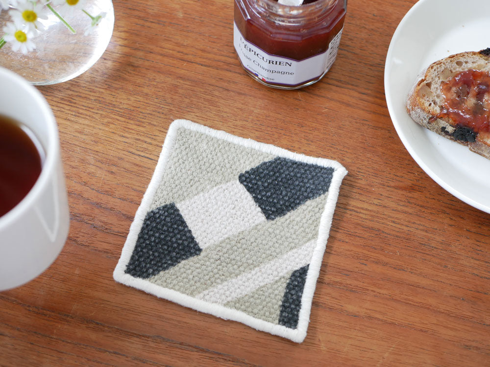 【adepeche/アデペシュ】アクセントになるテーブルファブリック