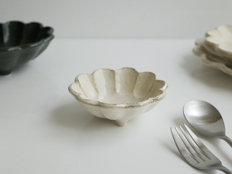 【TOJIKITONYA/トウジキトンヤ】ぽってりとした花皿 リンカ