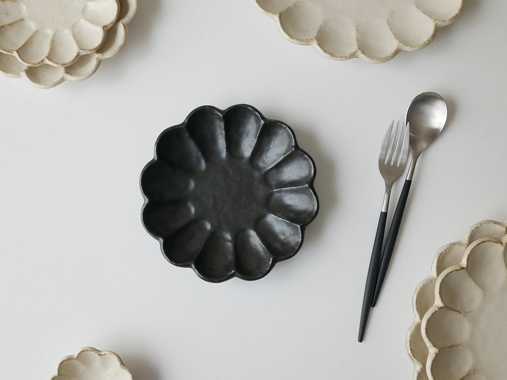 【TOJIKITONYA/トウジキトンヤ】ぽってりとした花皿 リンカ