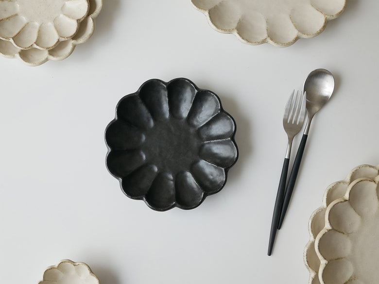 【TOJIKITONYA/トウジキトンヤ】ぽってりとした花皿 リンカ