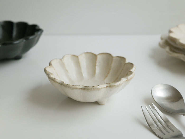 【TOJIKITONYA/トウジキトンヤ】ぽってりとした花皿 リンカ