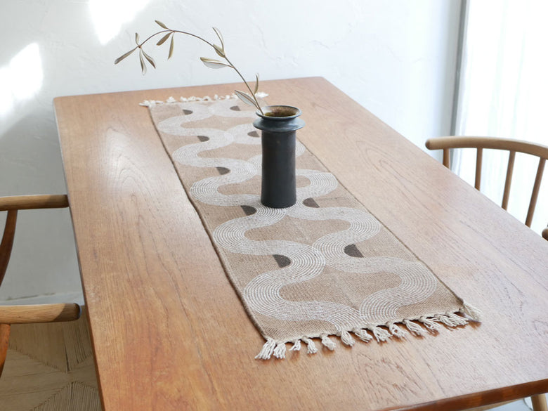 【adepeche/アデペシュ】アクセントになるテーブルファブリック