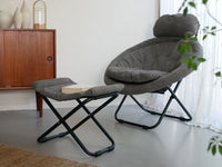 チャコールグレー